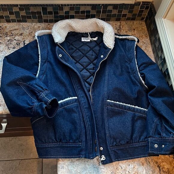 Wrangler quilted, jean jacket with Sherpa collar and accent/ convertible to vest - Picture 1 of 8